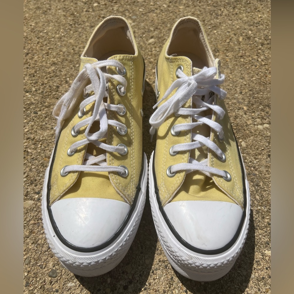 Converse with thick wedge